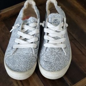 Roxy sneakers